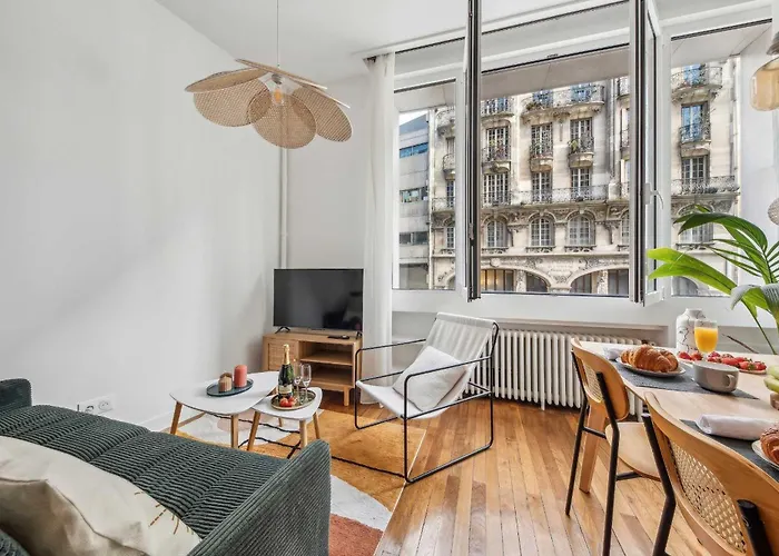 Bnbnova - Le Louvre & De Апартаменты *