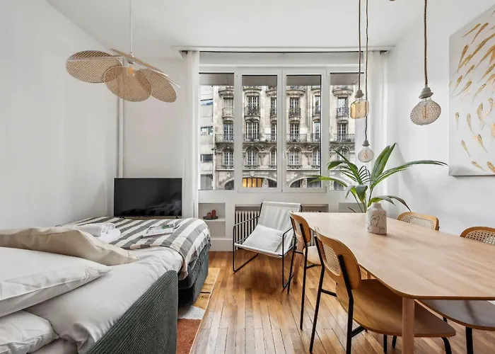 Апартаменты Bnbnova - Le Louvre & De *